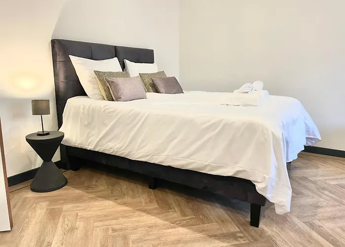 City View Home With Balcony & Fast Wi-Fi Tilburg