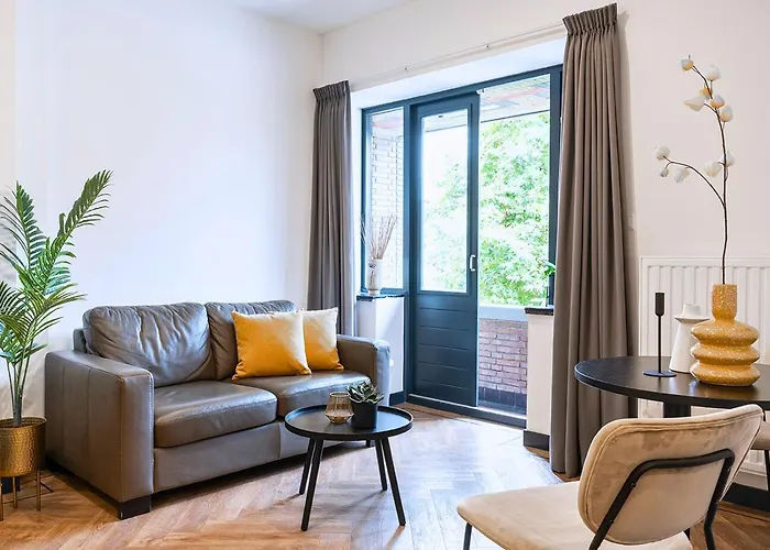 City View Home With Balcony & Fast Wi-Fi Tilburg