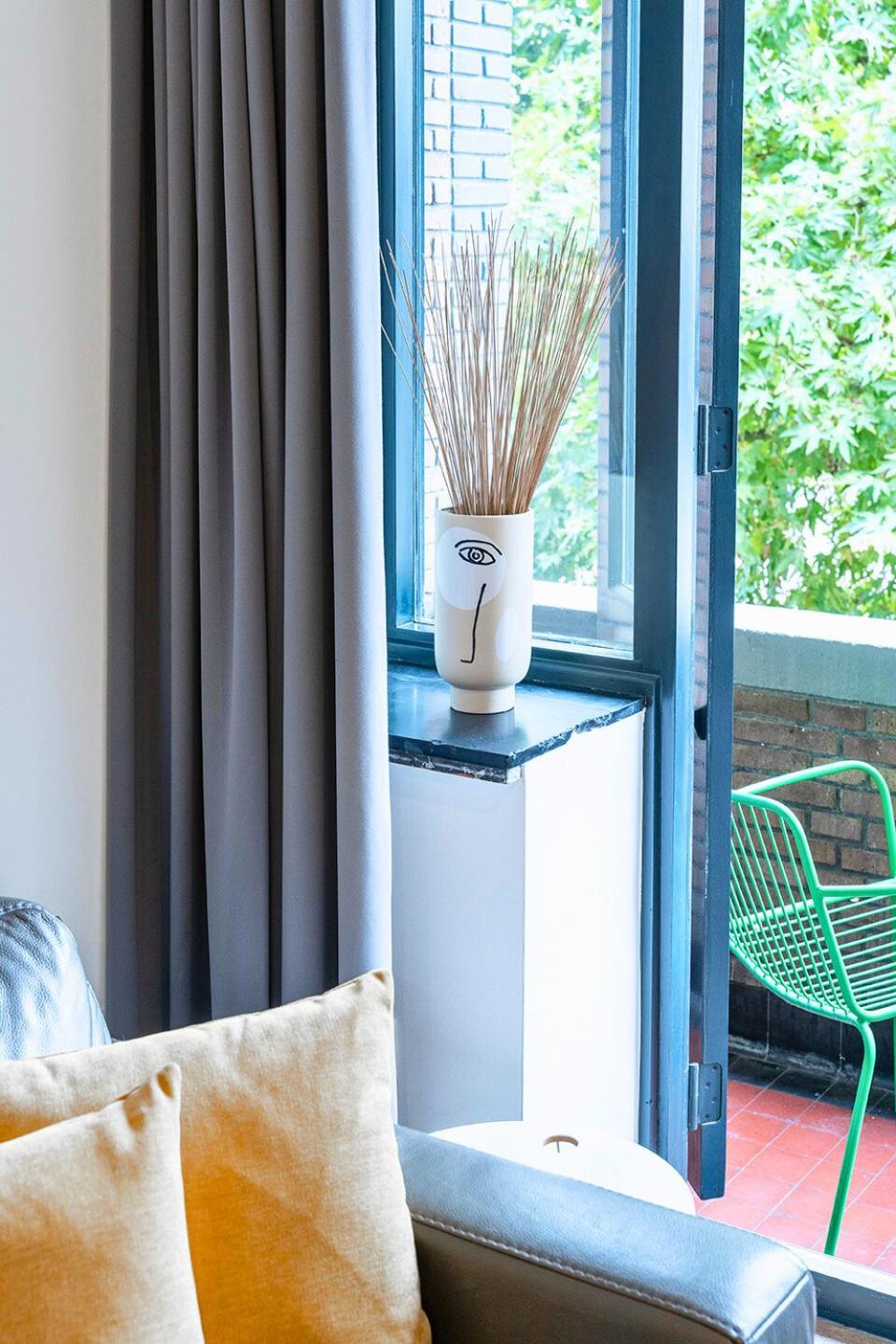 Holiday home View With Balcony & Fast Wi-fi *
